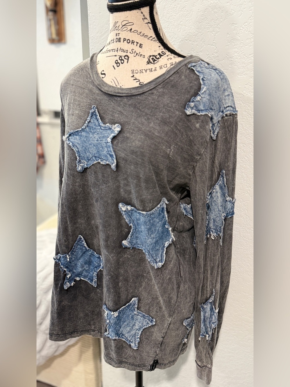 One Teaspoon Star Appliqué Long Sleeve Tee — NWOT XS - Picture 6 of 12